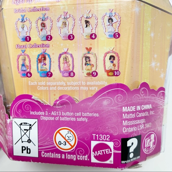 NEW Disney Princess Belle #9 Magic Minis Light-Up Character Necklace - Picture 7 of 10